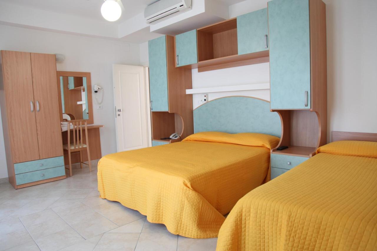 Hotel Ambra Чезенатіко Екстер'єр фото