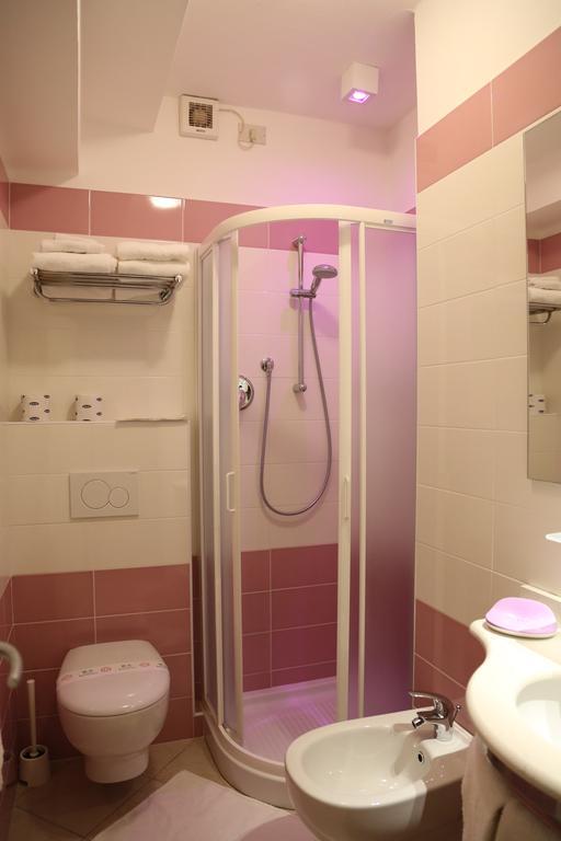 Hotel Ambra Чезенатіко Номер фото