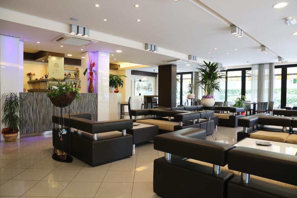 Hotel Ambra Чезенатіко Екстер'єр фото