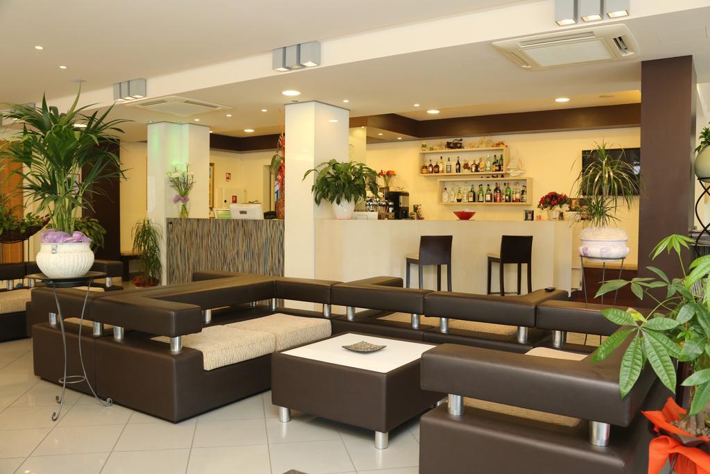 Hotel Ambra Чезенатіко Екстер'єр фото