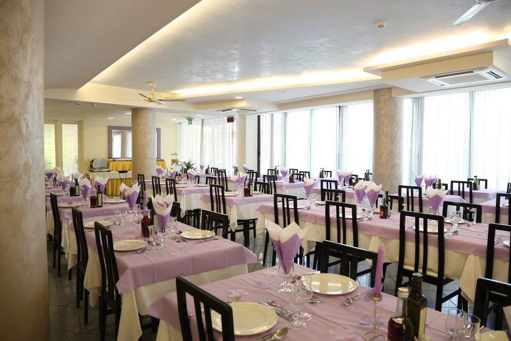 Hotel Ambra Чезенатіко Екстер'єр фото
