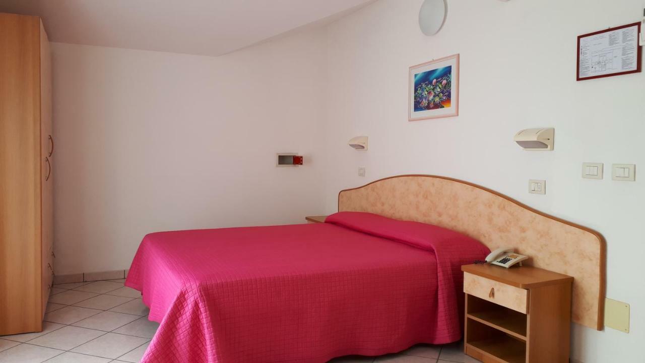 Hotel Ambra Чезенатіко Екстер'єр фото